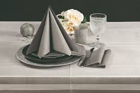 TOVAGLIA AIRLAID GREEN PIÙ 100X100 PZ.200